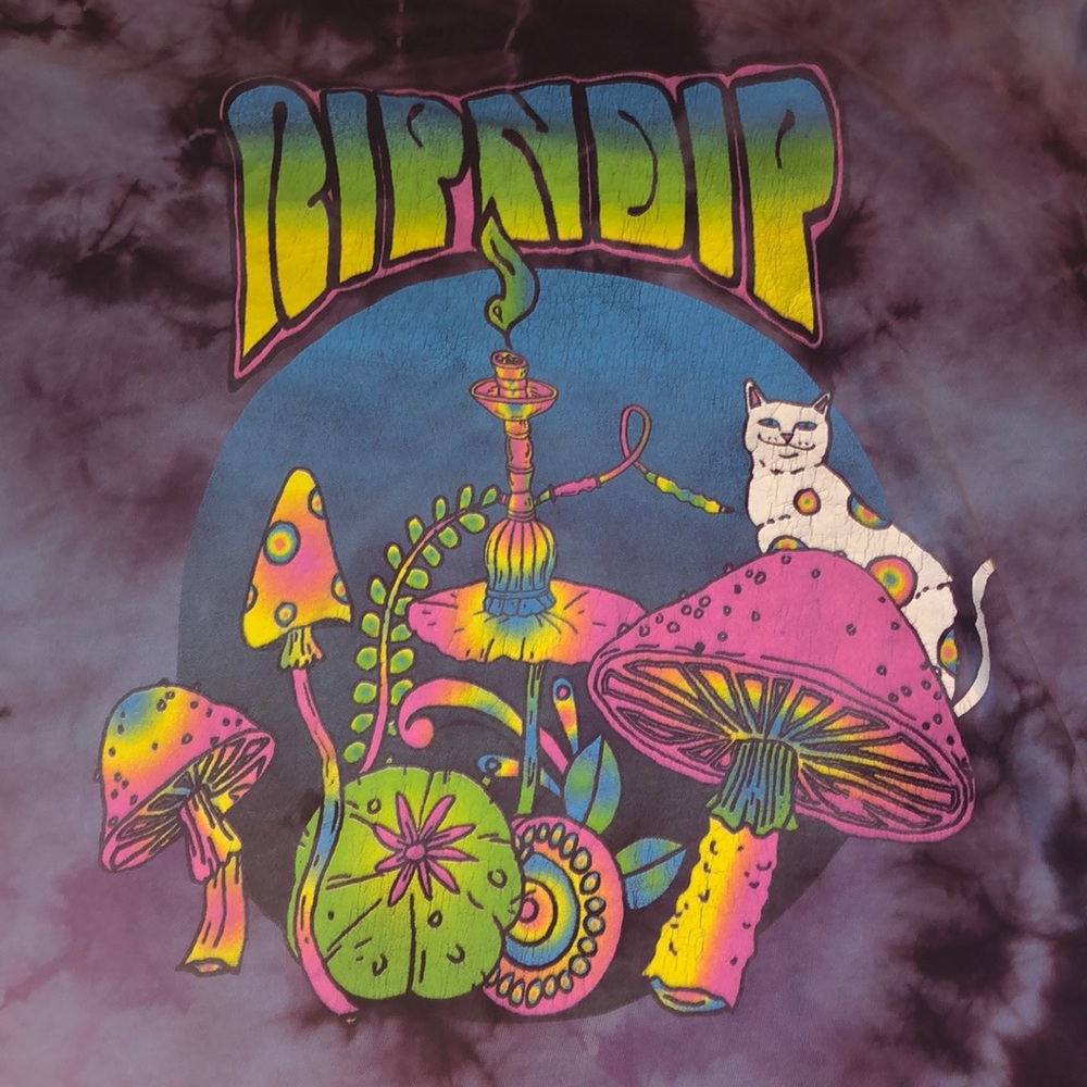 Shrooms Rip n Dip tee small